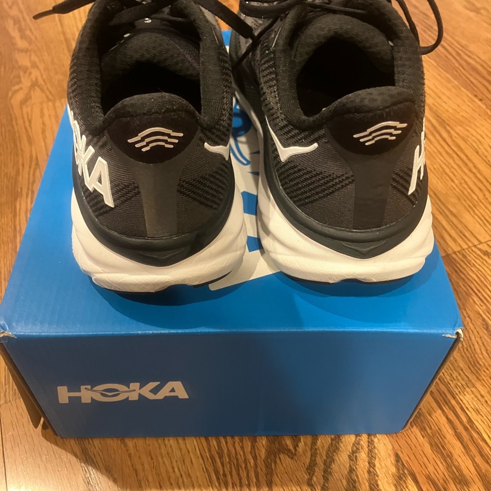 Hoka | Clifton 9 Black and White Running Shoes Size 6.5 - Picture 8 of 11